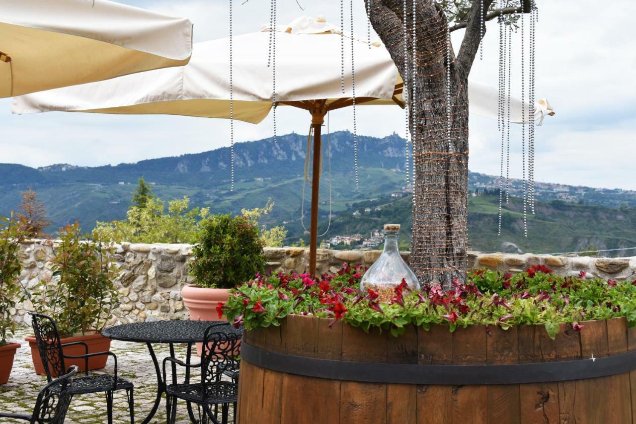 Castello Di Albereto Hotel Trarivi Exterior photo